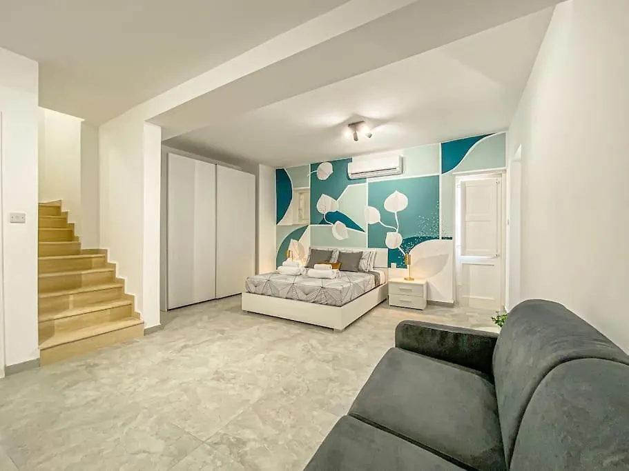 Designer Duplex Penthouse In Floriana Apartment